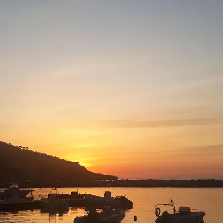Casetta Direttamente Sul Mare 別荘 ペスキチ